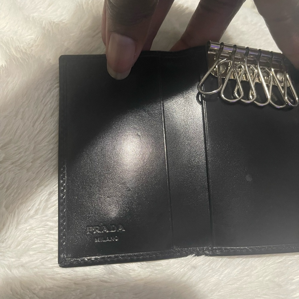 Authentic Prada leather Elegant Black 6 ring Key Holder - Picture 2 of 8